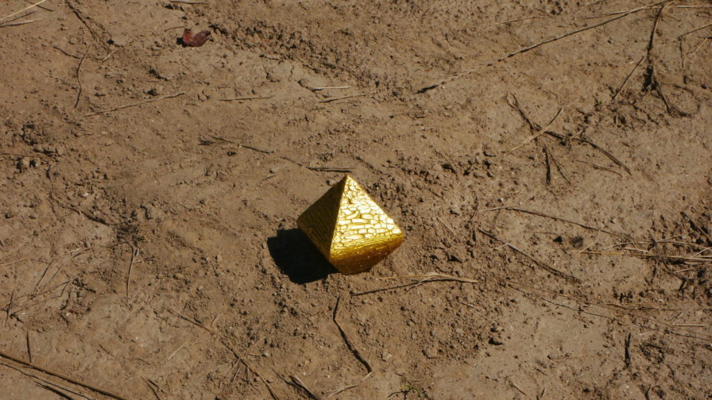 A gold plort in the desert.
